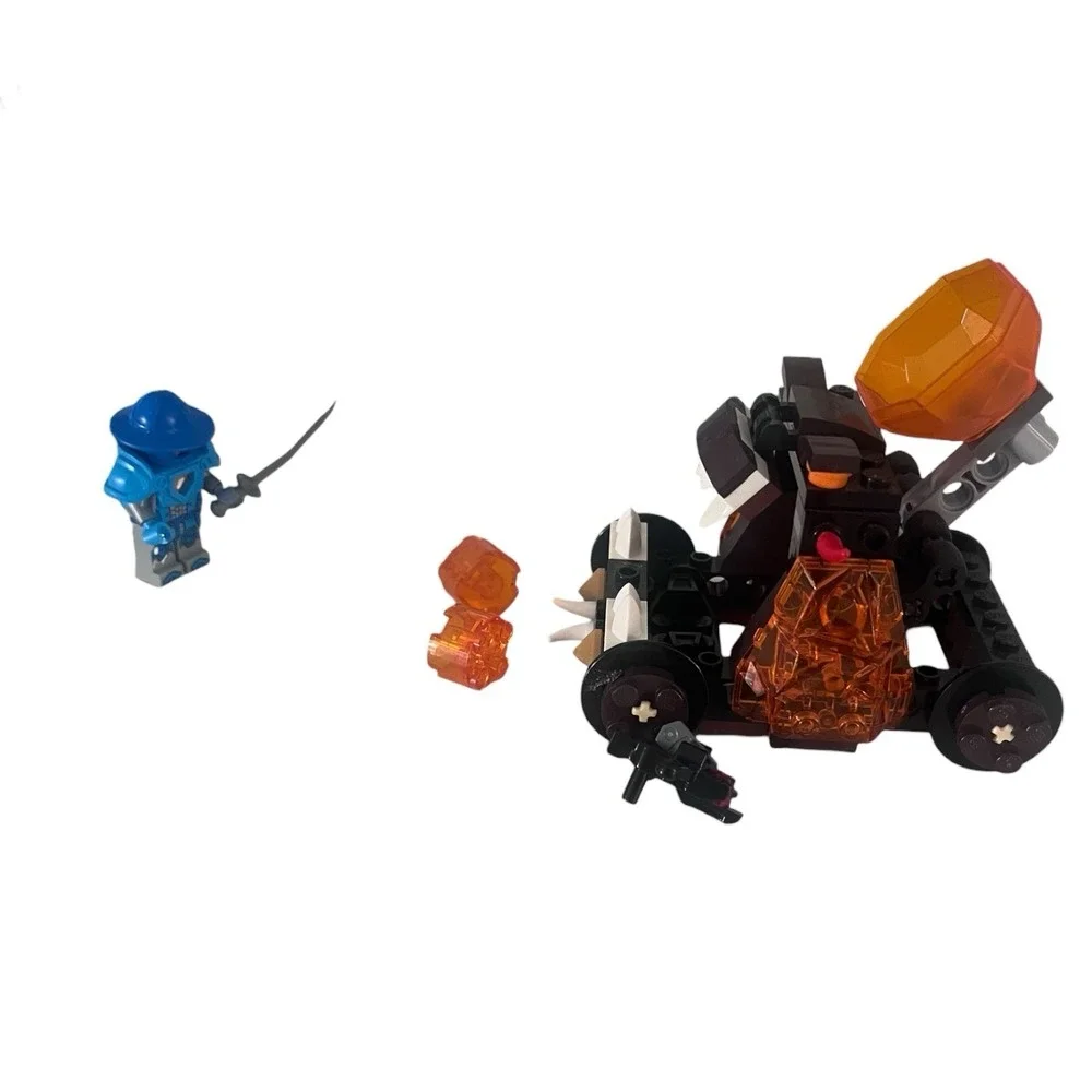 Lego 70311 Nexo Knights Chaos Catapult (Incomplete; Missing Villain Minifigure)‎